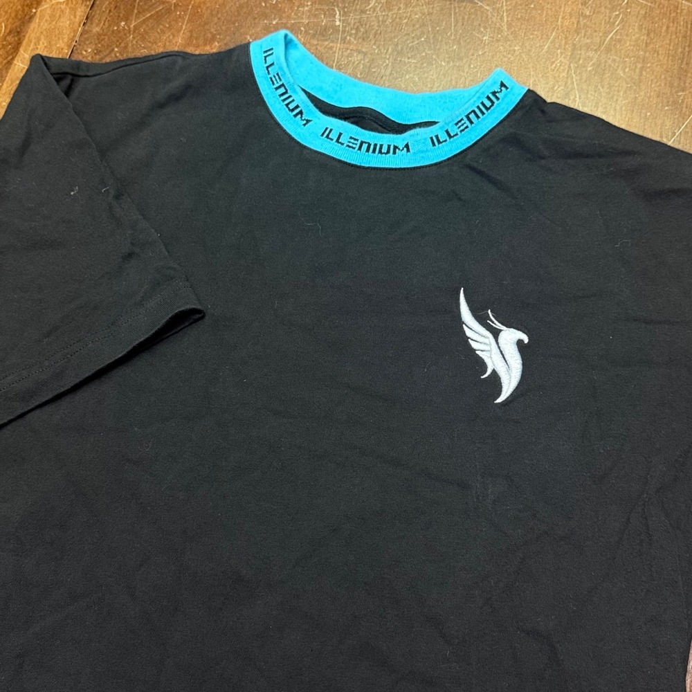 Illenium T-Shirt Mens Large Black Cyan Contrast Collar Phoenix Logo Tee
